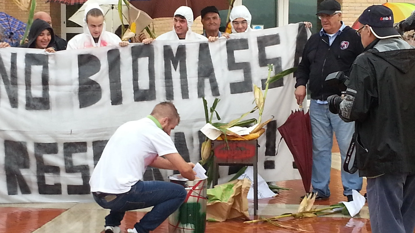 Una protesta contro il biogas in Regione