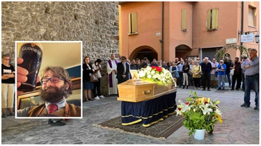 L'ultimo brindisi con il vino di Cristian Buratti, il funerale diventa una festa: lui avrebbe voluto così