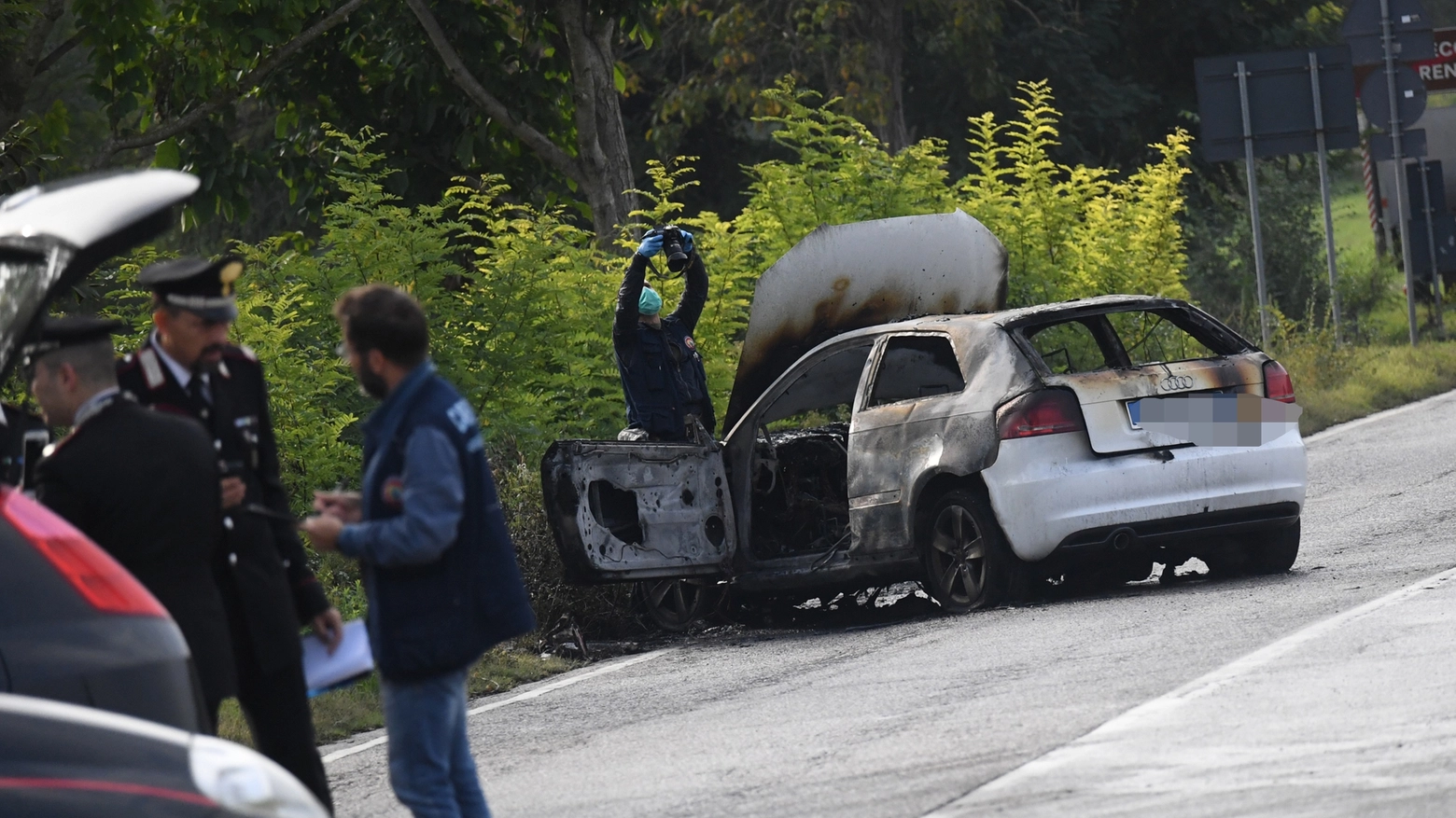 Auto bruciata a San Biagio di Casalecchio (Fotoschicchi)