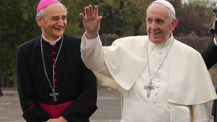 Matteo Zuppi accolse papa Francesco a Bologna nel 2017 (foto Schicchi)