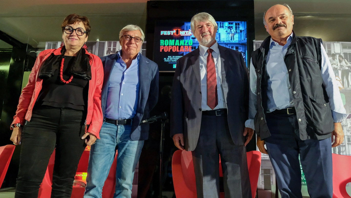 Da sinistra, Tiziana Primori, Sandro Capitani, Giuliano Poletti e Oscar Farinetti
