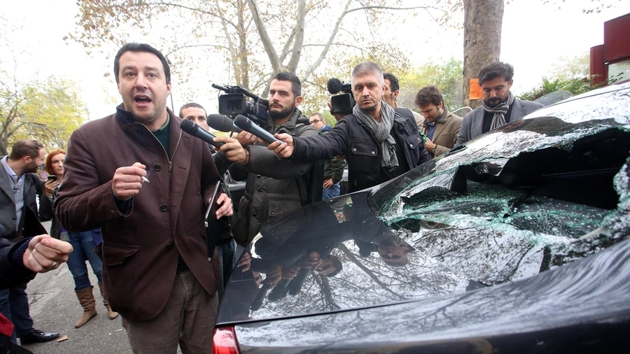 Il leader del Carroccio Matteo Salvini il giorno dell’aggressione, nel 2014