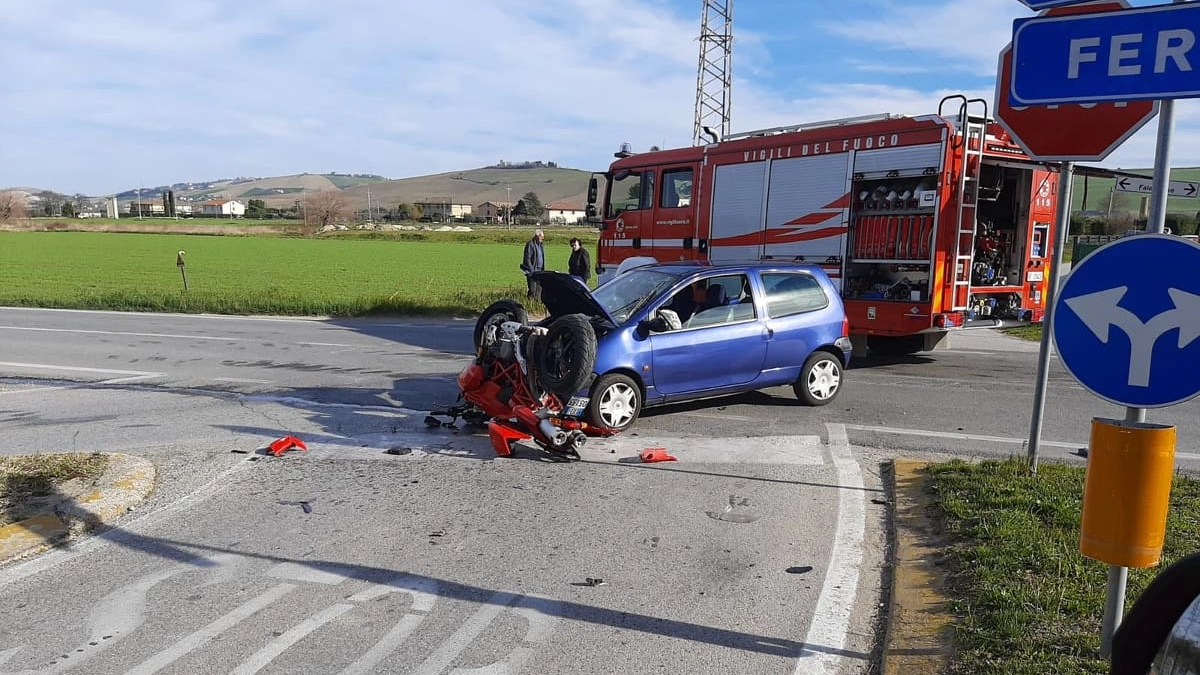 incidente auto contro moto lungo la provinciale Faleriense