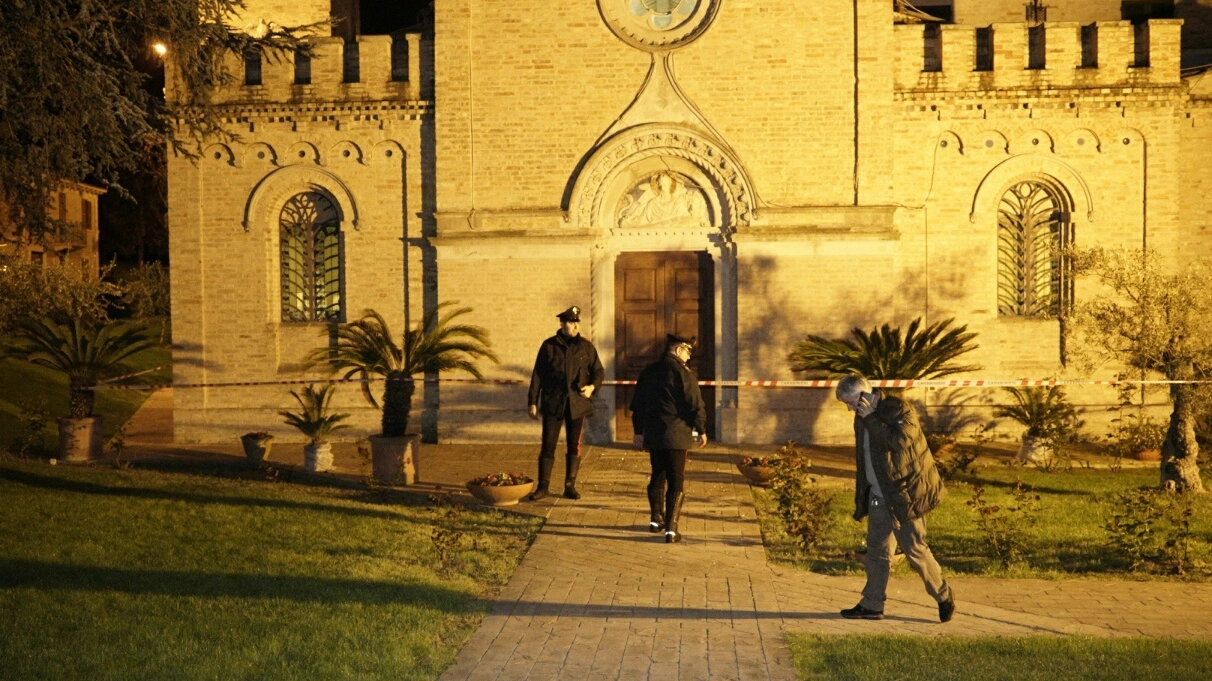 Fermo, la chiesa di San Marco alle Paludi dopo l'esplosione della bomba (Foto Zeppilli)