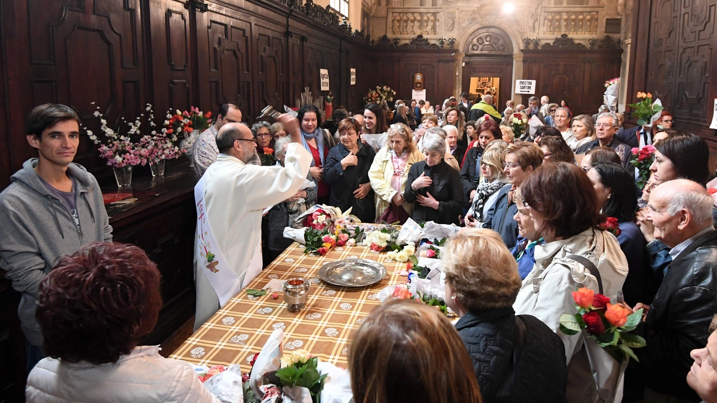 Santa Rita, la benedizione della rose a Bologna (FotoSchicchi)