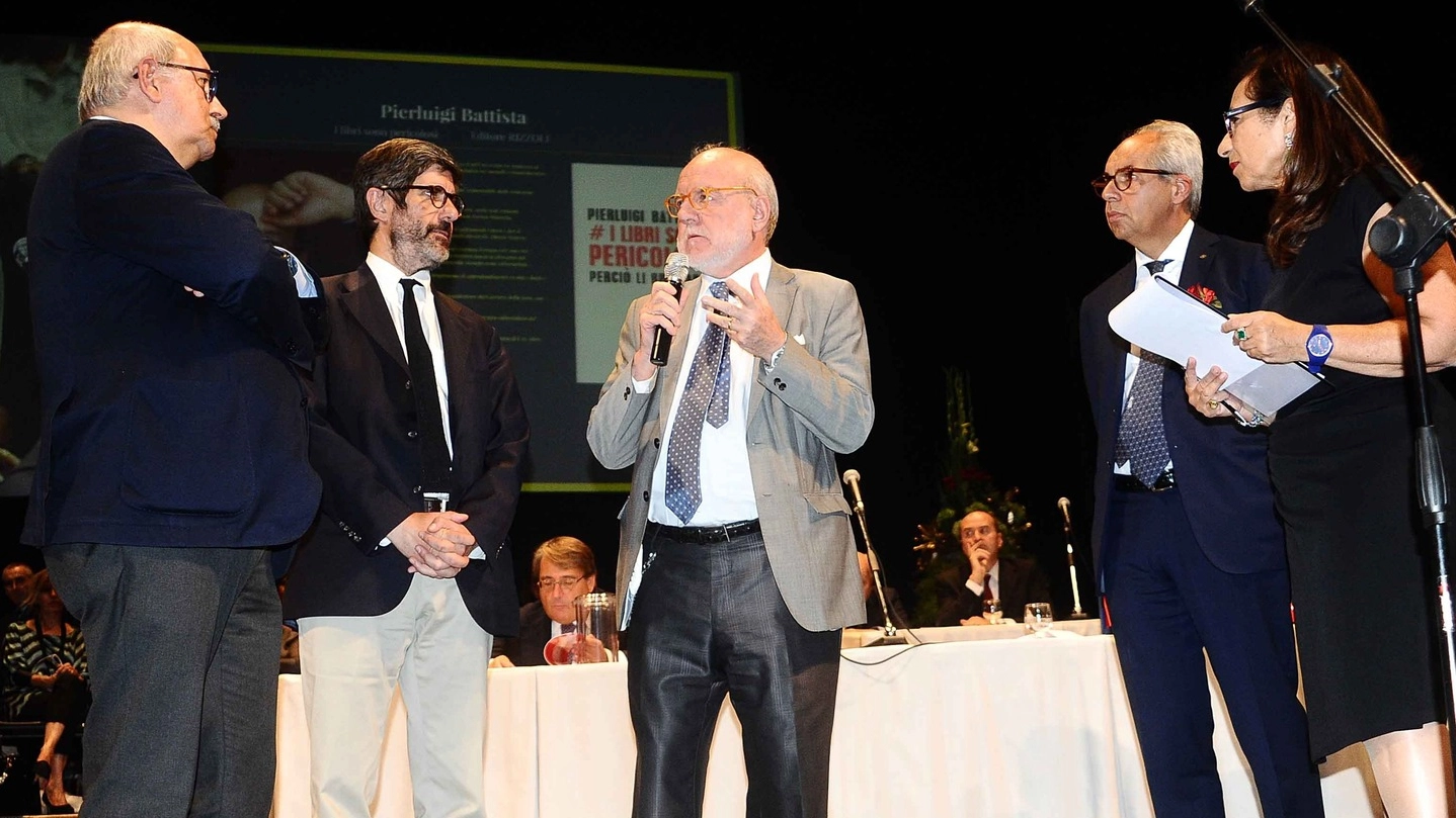 Premio Estense 2014, nella giuria tecnica anche il direttore di Qn e Carlino Giovanni Morandi (qui al centro - foto Businesspress)