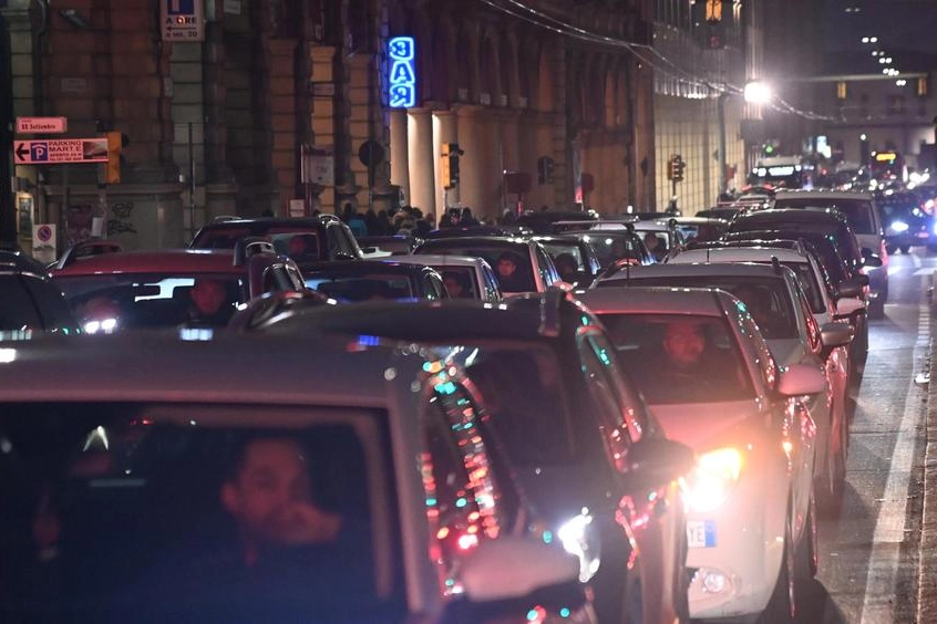 Traffico in tilt per la street rave parade (FotoSchicchi)