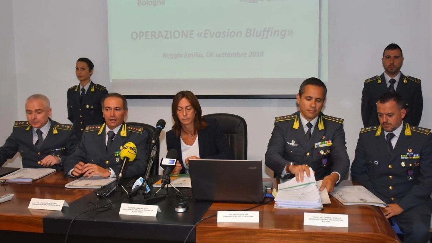 La presentazione dell’inchiesta della Finanza di Reggio Emilia