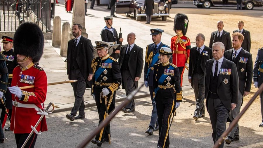 Carlo, William e Harry al funerale della regina Elisabetta (Ansa)