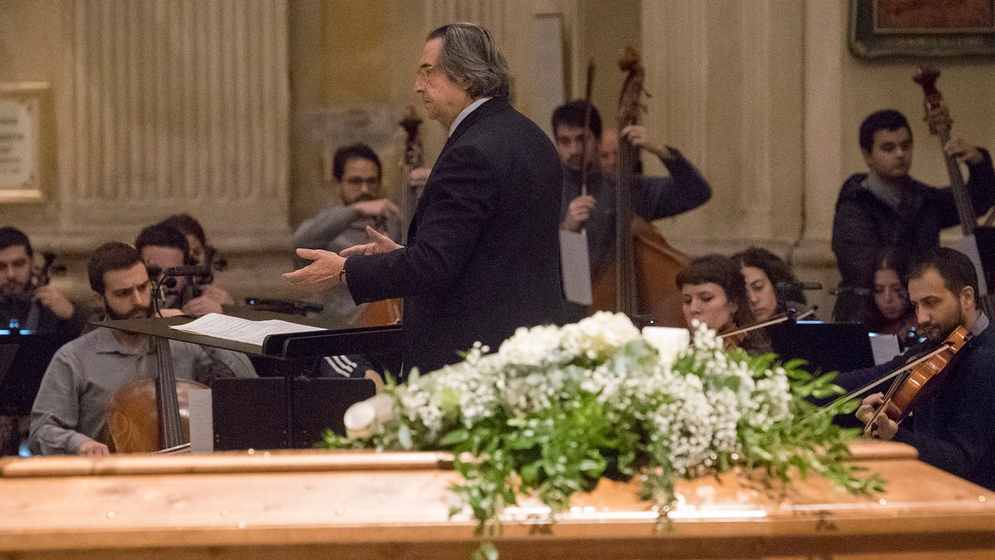 Il maestro Riccardo Muti mentre dirige la Cherubini (foto Zani)