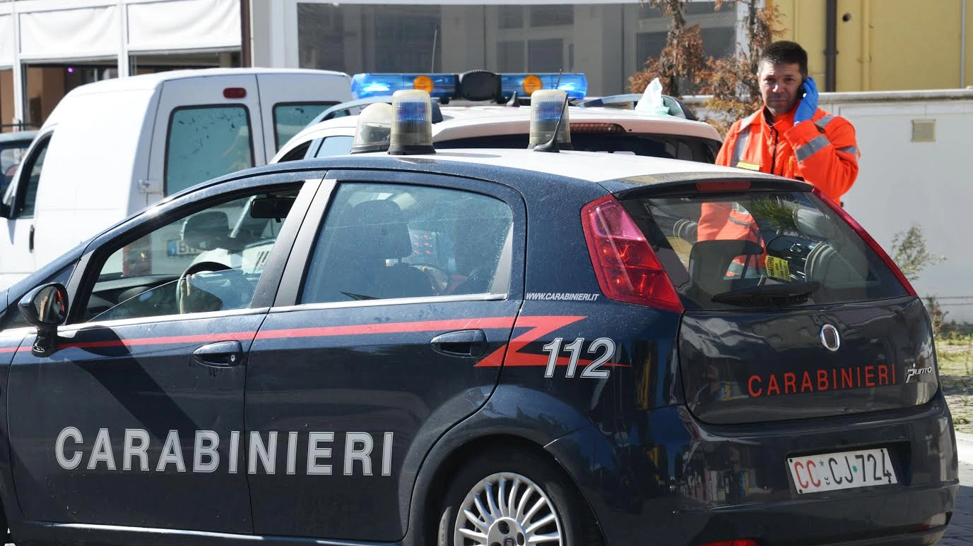 I carabinieri stanno conducendo le indagini sulla misteriosa aggressione nel parcheggio delle Befane