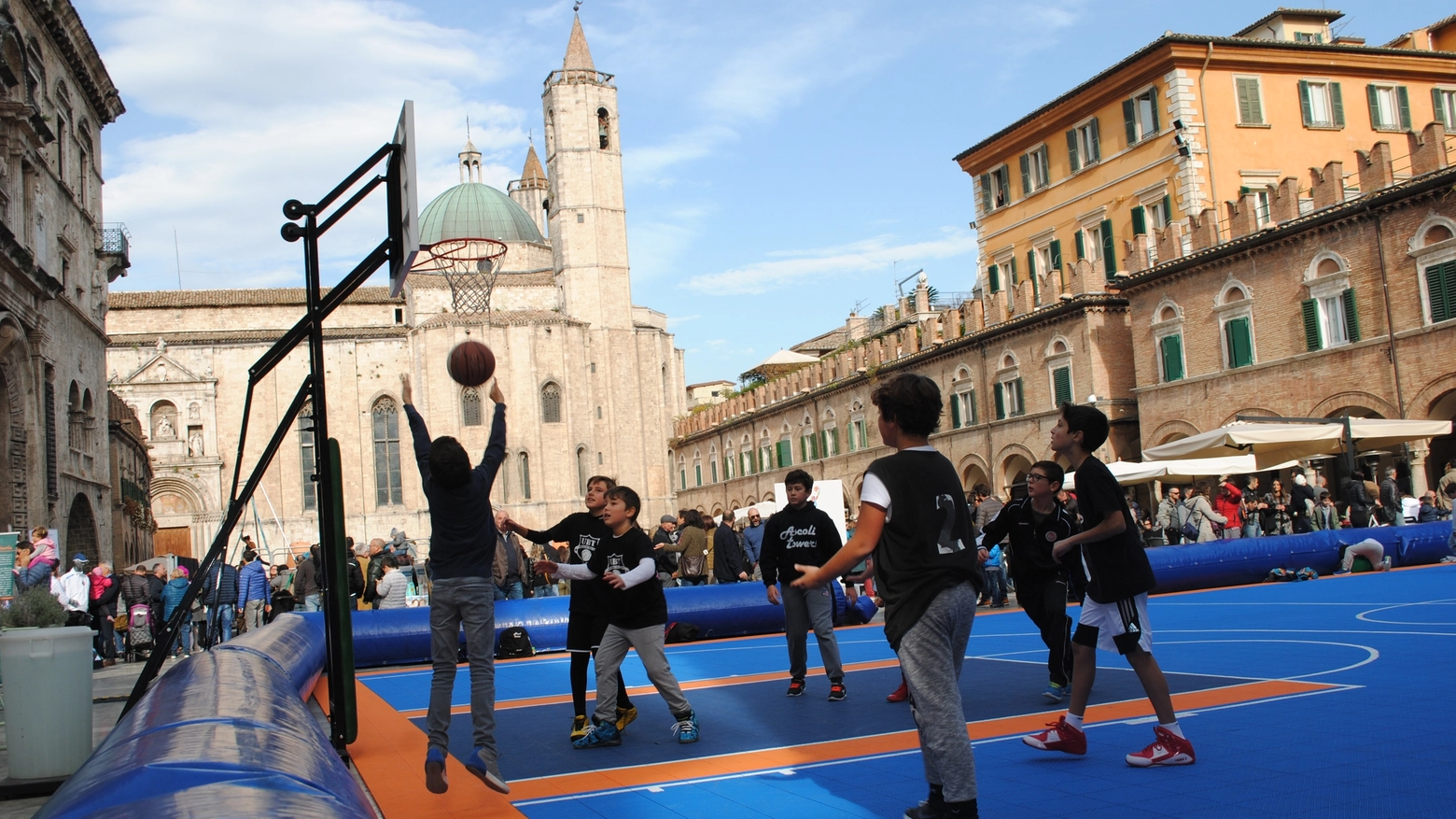 Il basket protagonista a piazza del Popolo