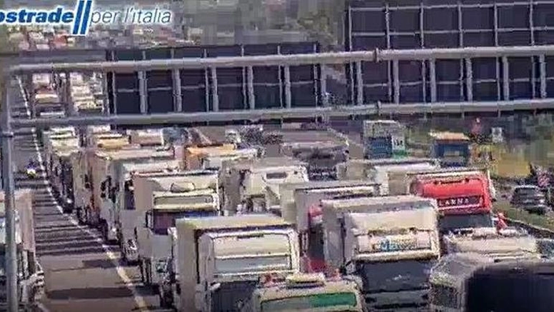 Il traffico congestionato nella webcam di Autostrade