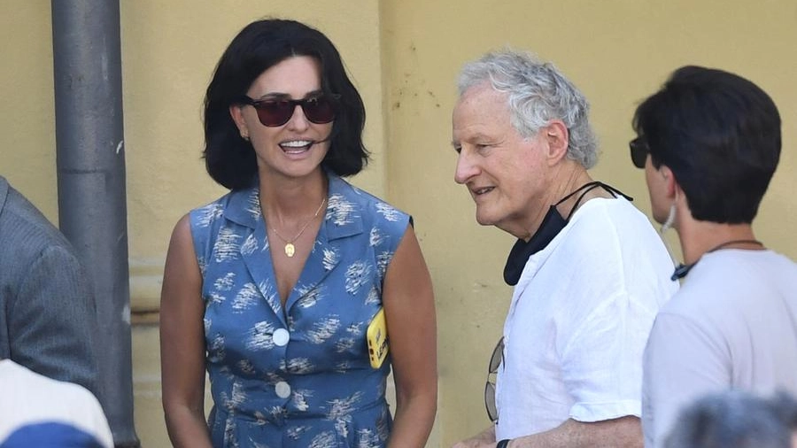 L’attrice Penelope Cruz col regista Michael Mann durante le riprese del film su Ferrari