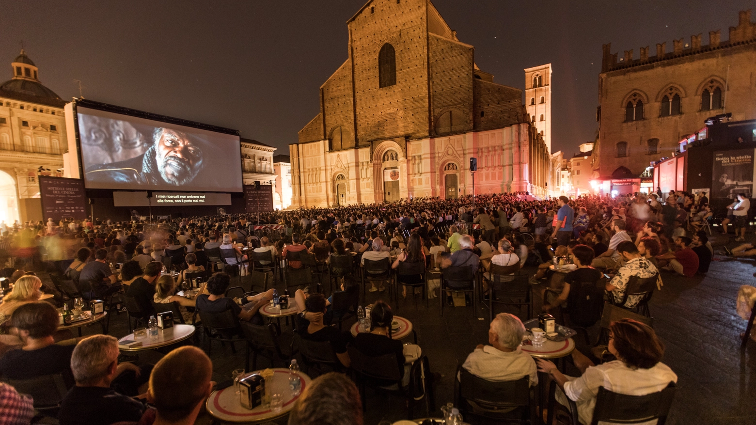 Bologna, torna il cinema all'aperto in piazza Maggiore (foto di Lorenzo Burlando)