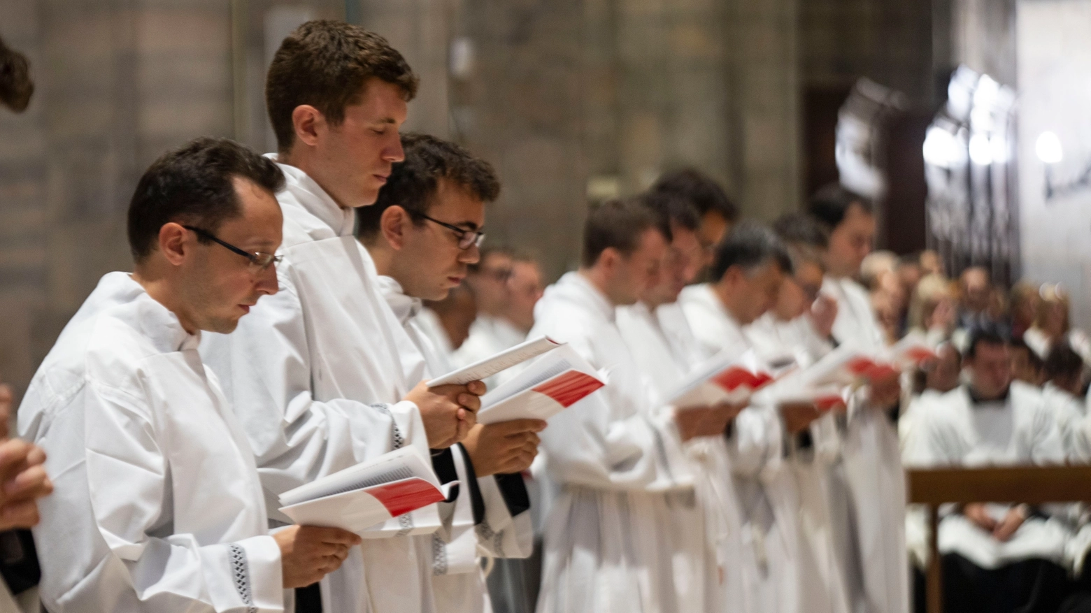 Seminaristi che vengono ordinati diaconi