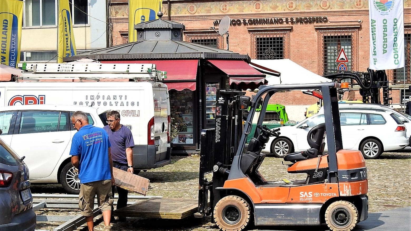 Ultimi preparativi in vista di 'Bassa Romagna in Fiera' (foto Scardovi)