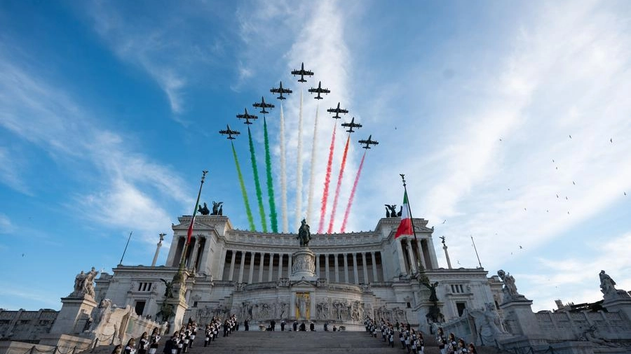 Le Frecce Tricolori sull'Altare della Patria di Roma