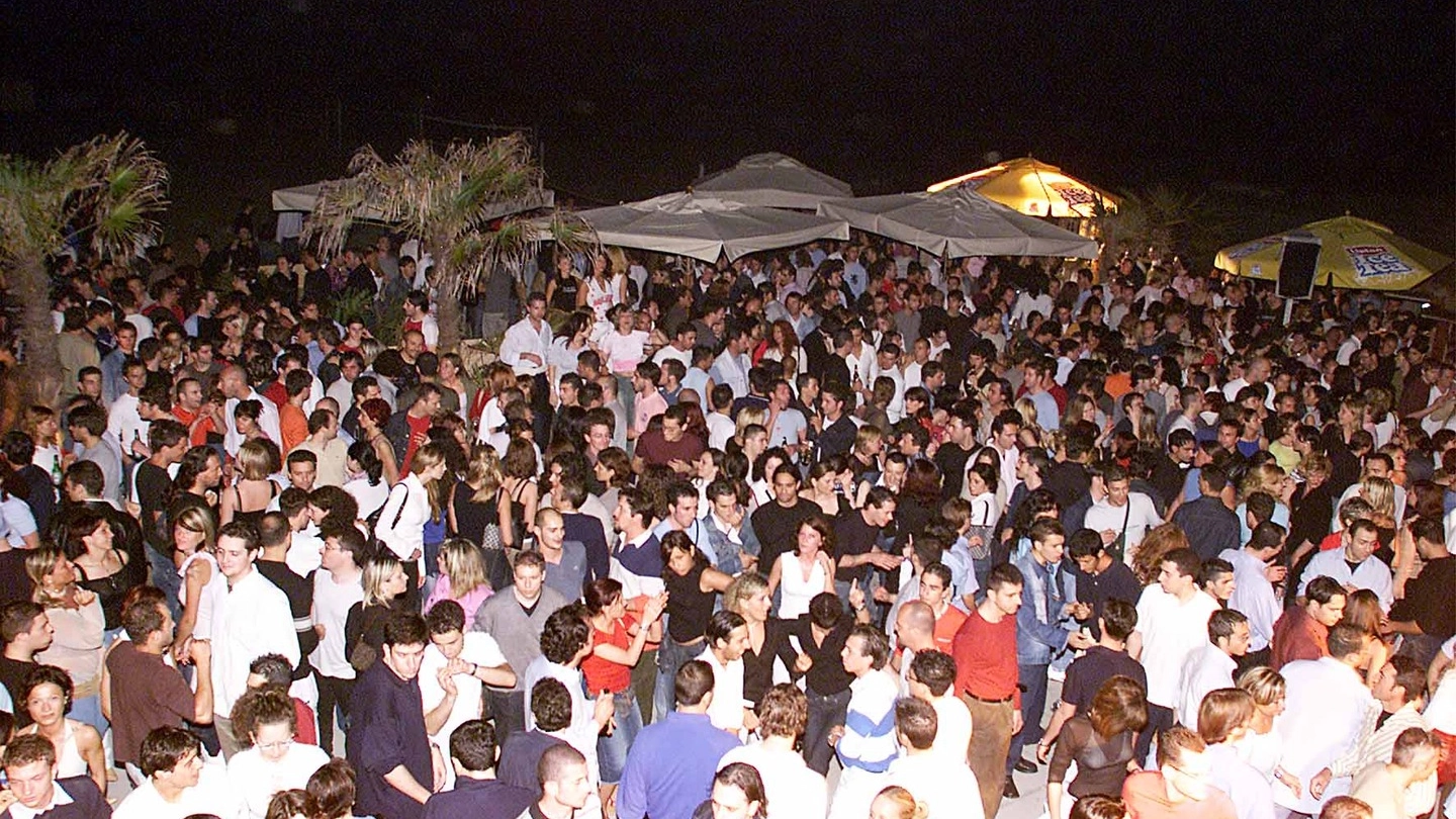 Una festa a Marina di Ravenna, anni fa