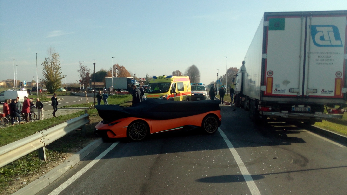 La Lamborghini su cui viaggiava Vito Rotunno al momento dell’incidente