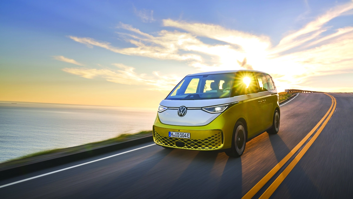 Volkswagen lancia il nuovo van che strizza l'occhio alle origini ma con un'anima 100% elettrica