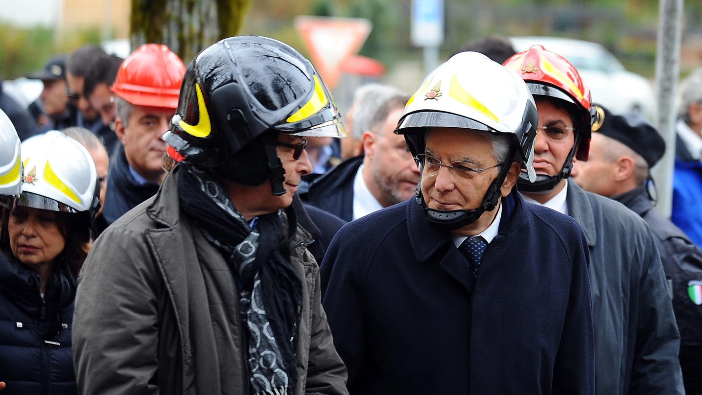 Il presidente della Repubblica Sergio Mattarella in occasione della sua visita a Ussita, il 25 novembre
