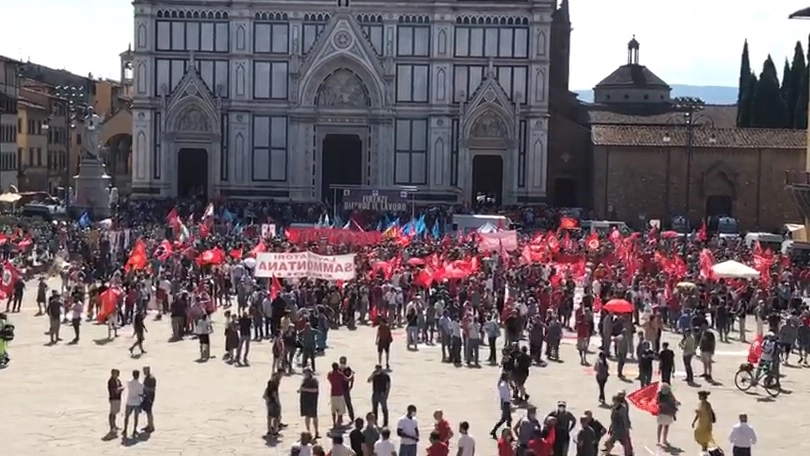 Un momento della manifestazione in piazza S. Croce