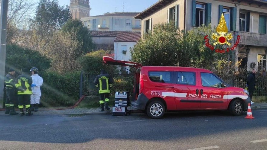 L'intervento dei vigili del fuoco a Rovigo