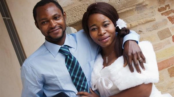 Emmanuel Chidi Namdi con la moglie (Ansa)