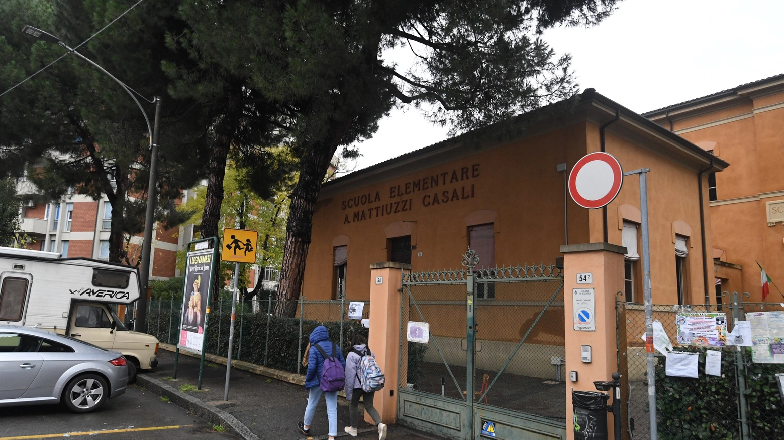 Bologna, la scuola Mattiuzzi Casali (Fotoschicchi)