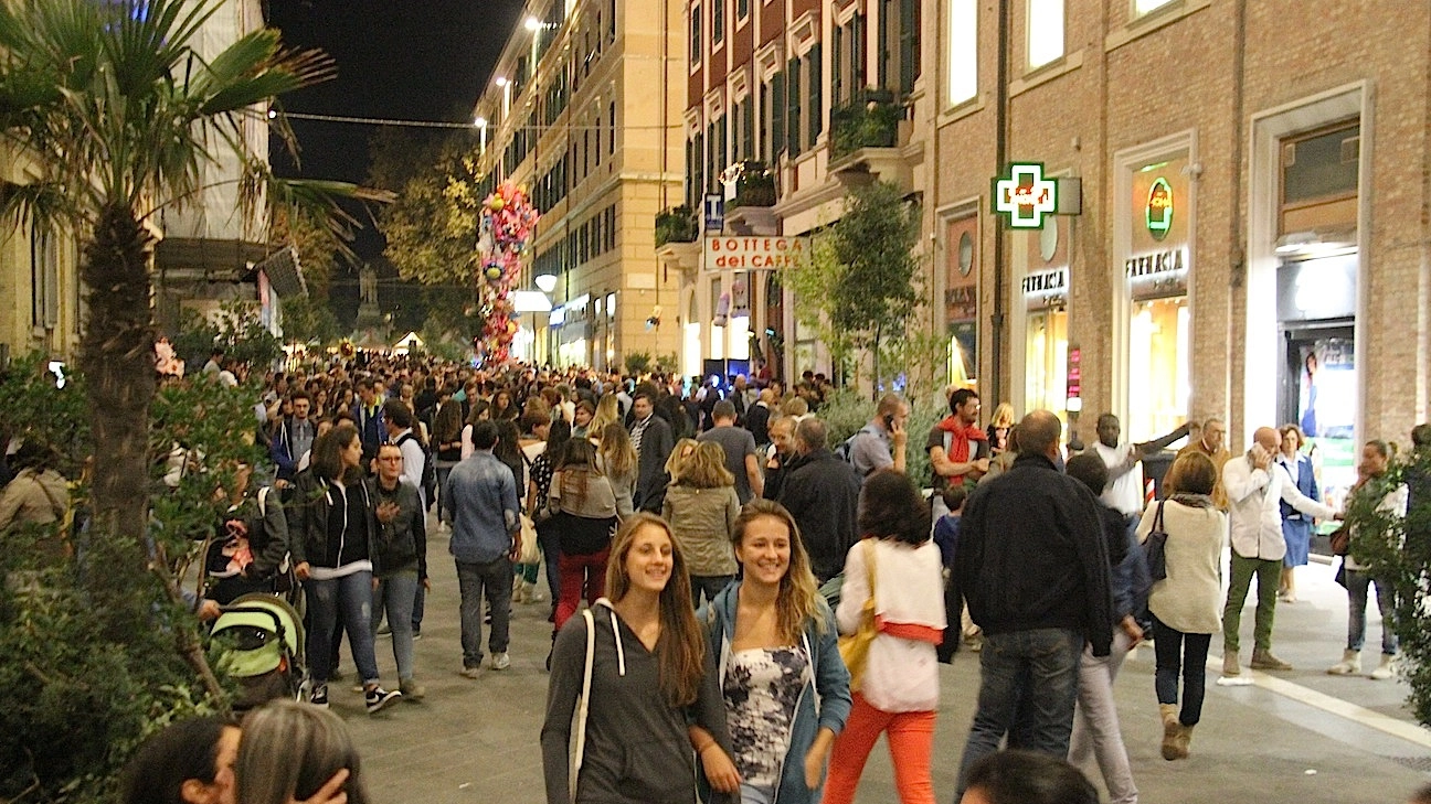 Ancona, il centro si riempie per la Notte bianca (foto Antic)