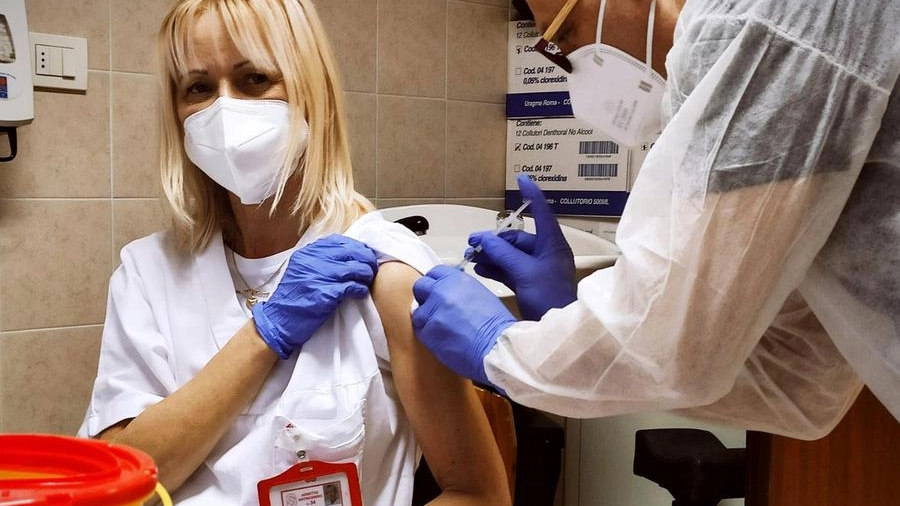 Vaccino covid: sta per partire per gli ultra ottantenni