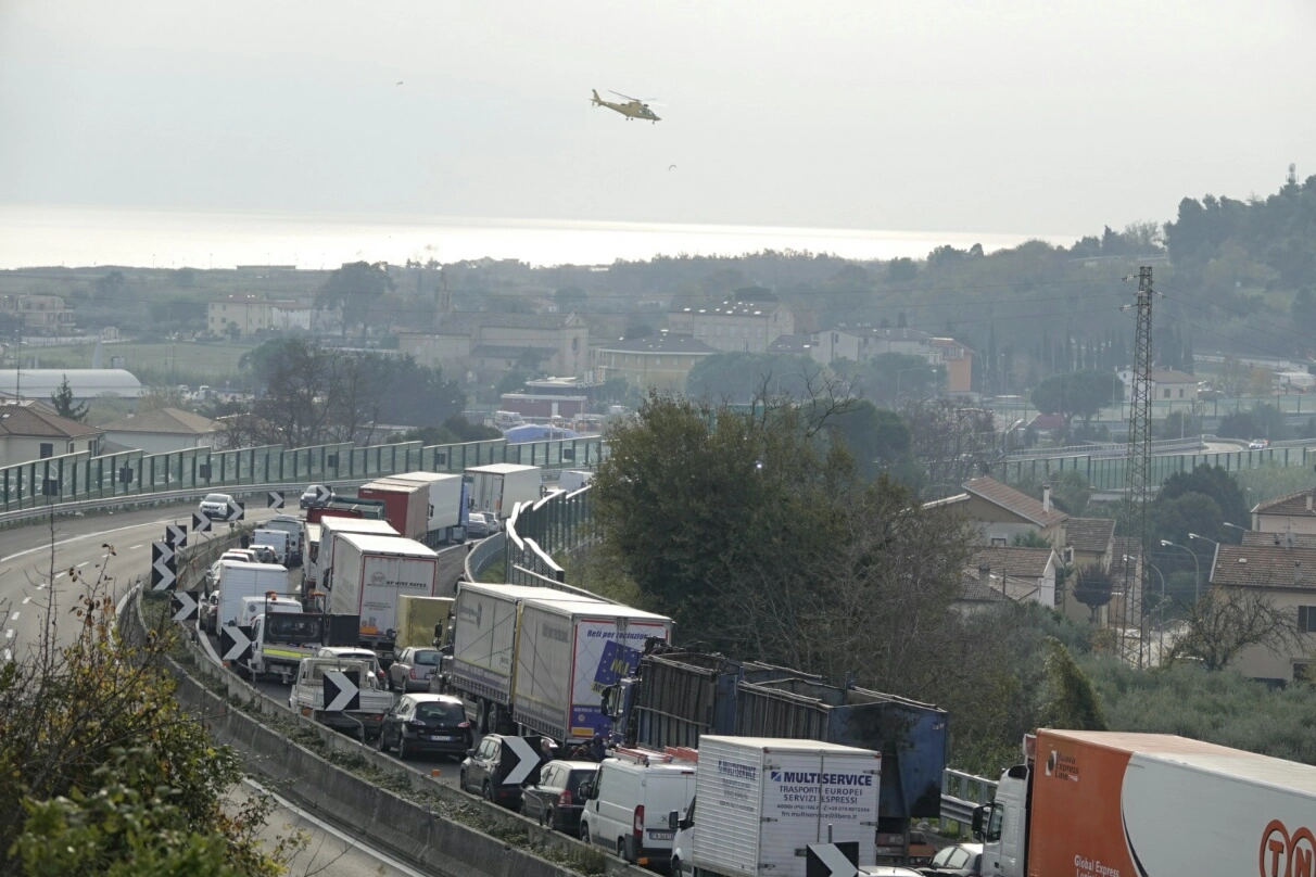 Incidente in A14 nei pressi del casello di Porto San Giorgio (Zeppilli)