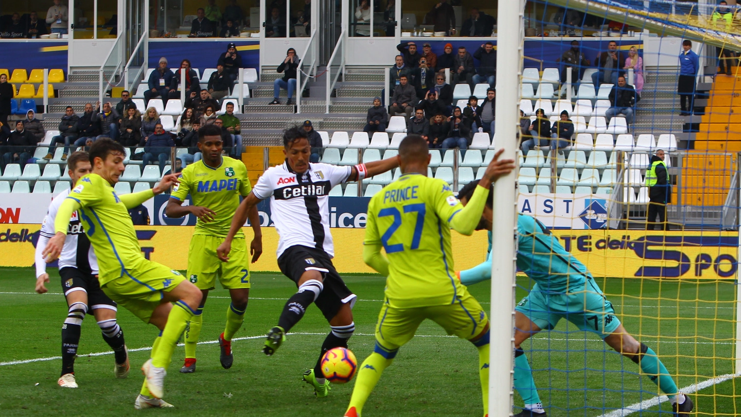 Parma-Sassuolo: il gol di Bruno Alves (Foto LaPresse)
