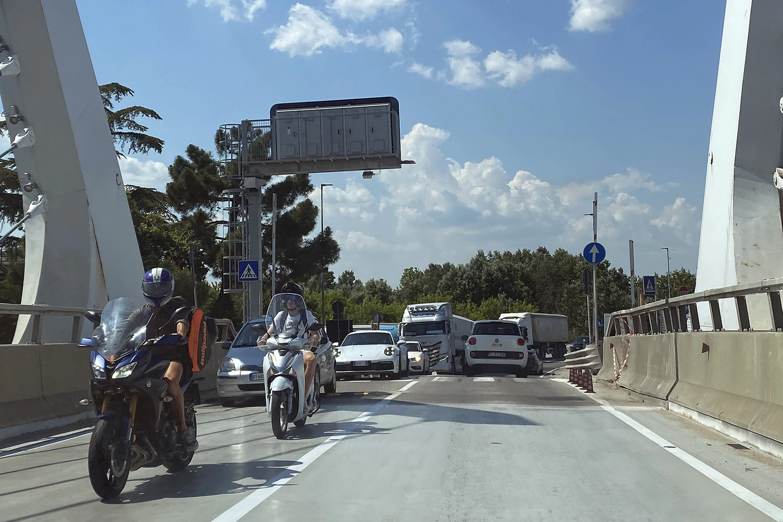 Traffico sul ponte mobile di Ravenna