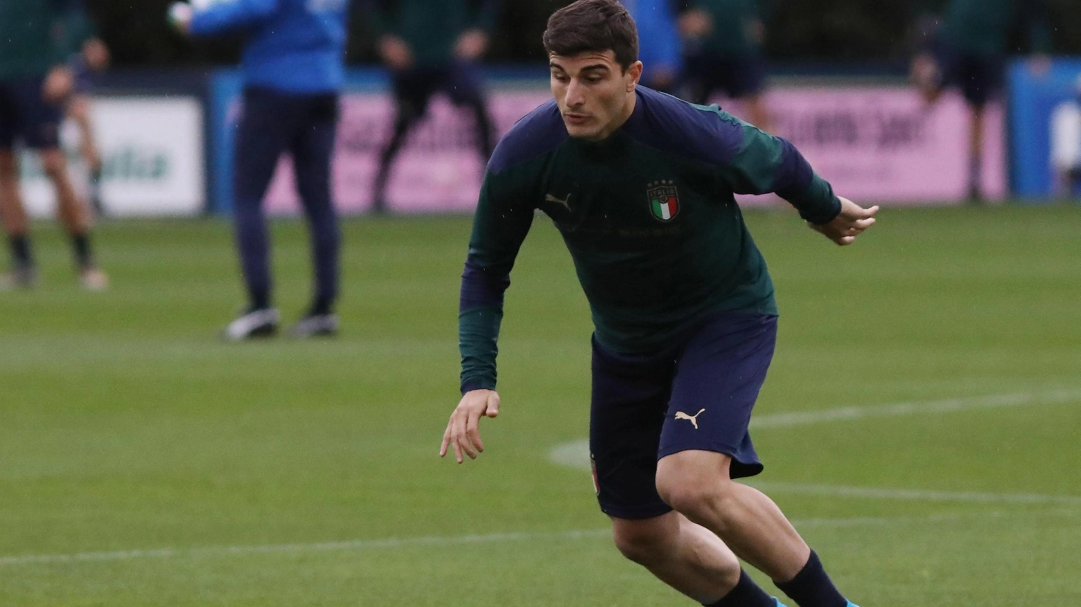 Riccardo Orsolini durante l'allenamento con l'Italia