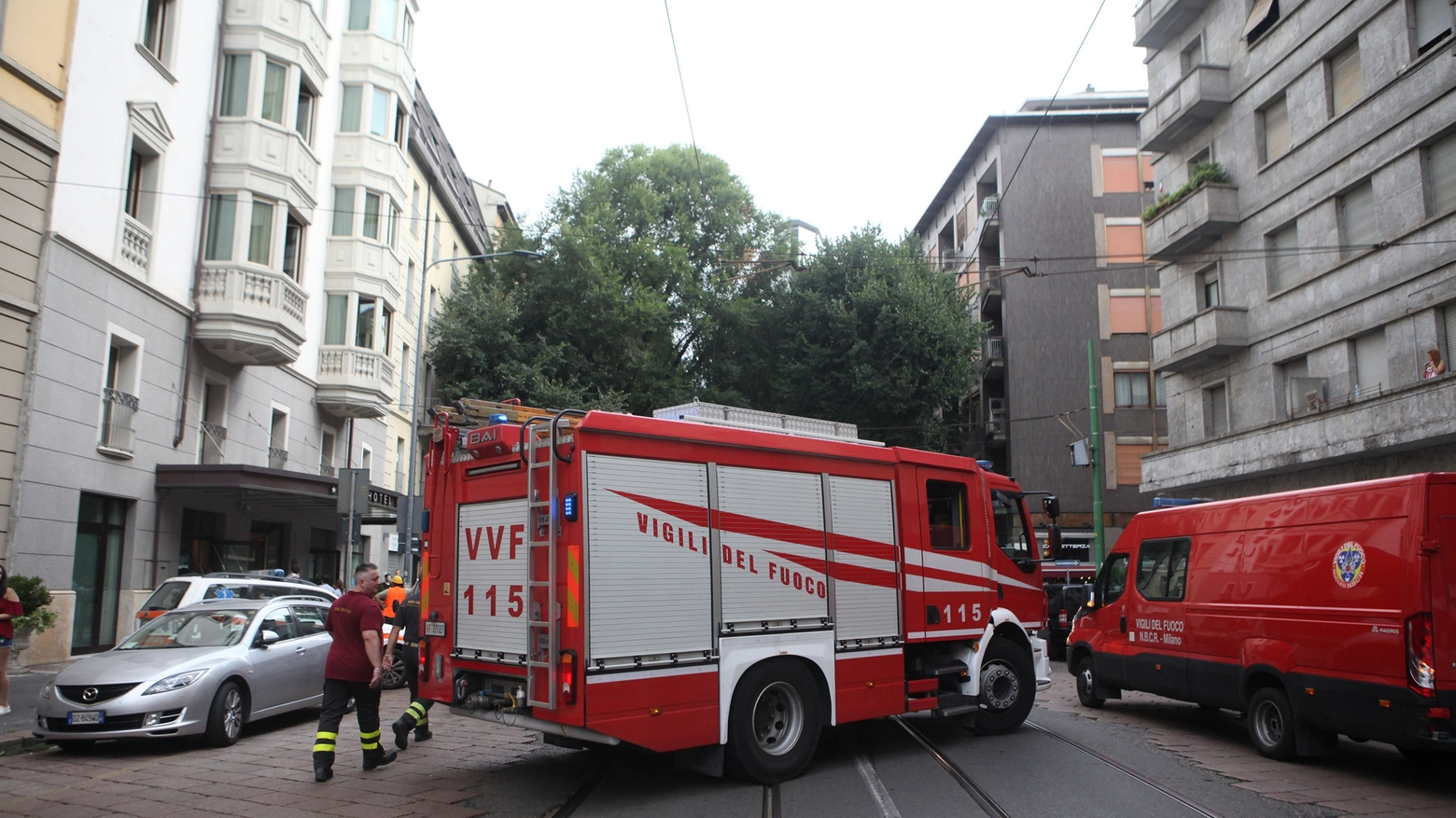 I vigili del fuoco sono intervenuti in località Ponte Sasso (foto LaPresse)