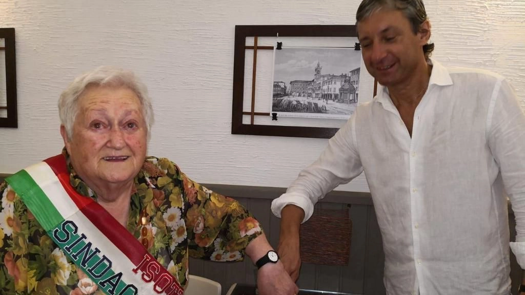 Isotta Frisoni festeggia i 90 anni insieme al sindaco Andrea Gnassi