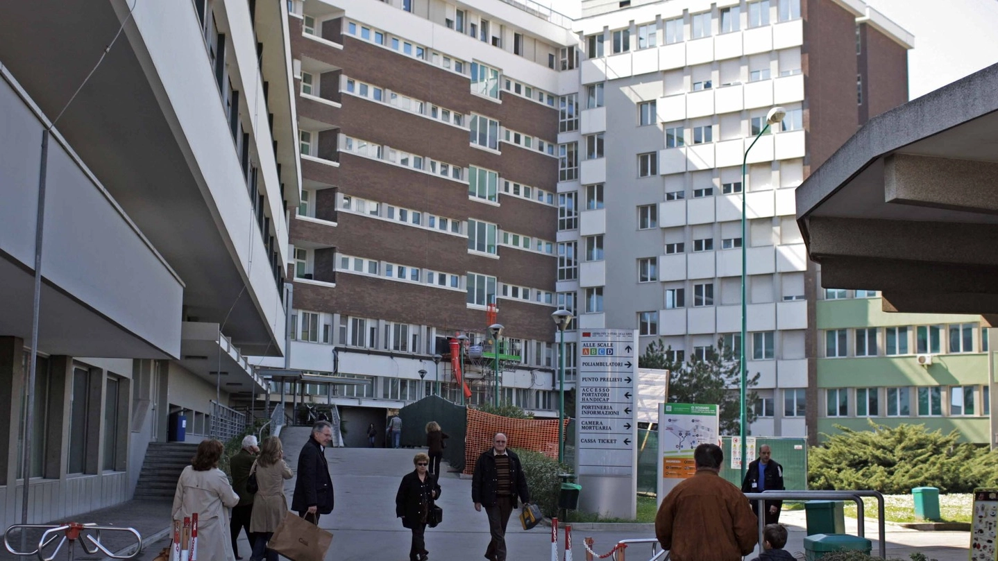 L’entrata dell’ospedale di Rimini (foto Pasquale Bove)