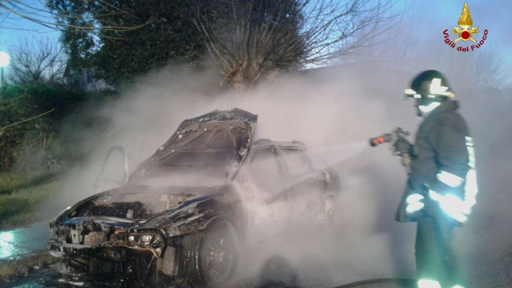 Sono sette le auto distrutte dalle fiamme
