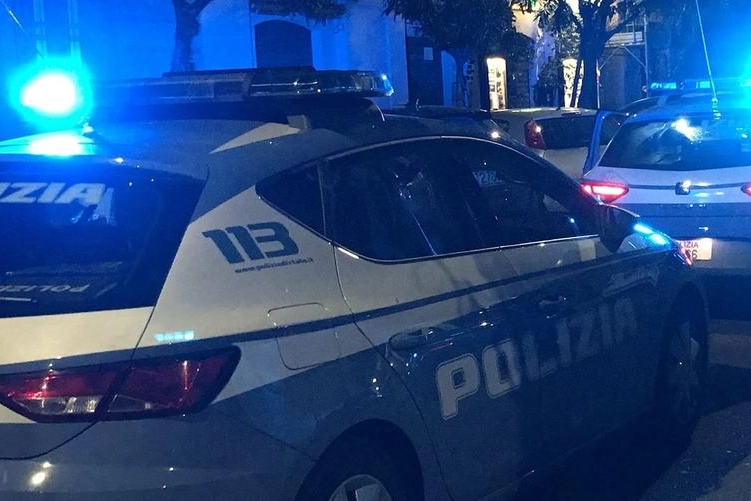 Reggio Emilia, accoltellato nella notte: è caccia all’aggressore