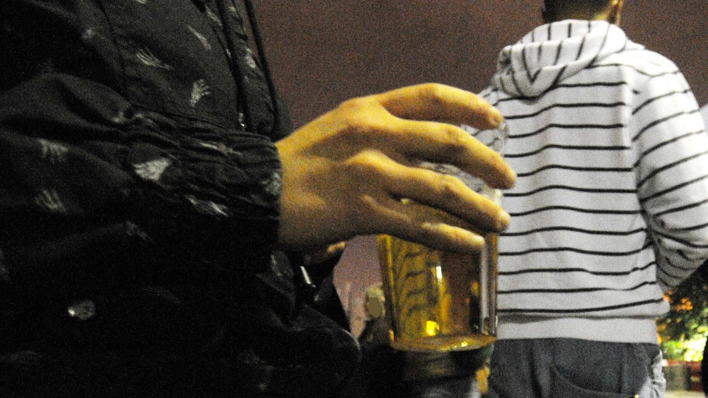 Bologna, stop agli alcolici ‘freddi’ e ai contenitori di vetro per consumare le bevande (Foto di repertorio Schicchi)