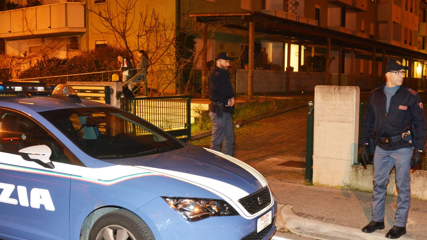 Anziana imbavagliata e rapinata in casa a Rimini. L’intervento della polizia (foto Migliorini Adriapress)