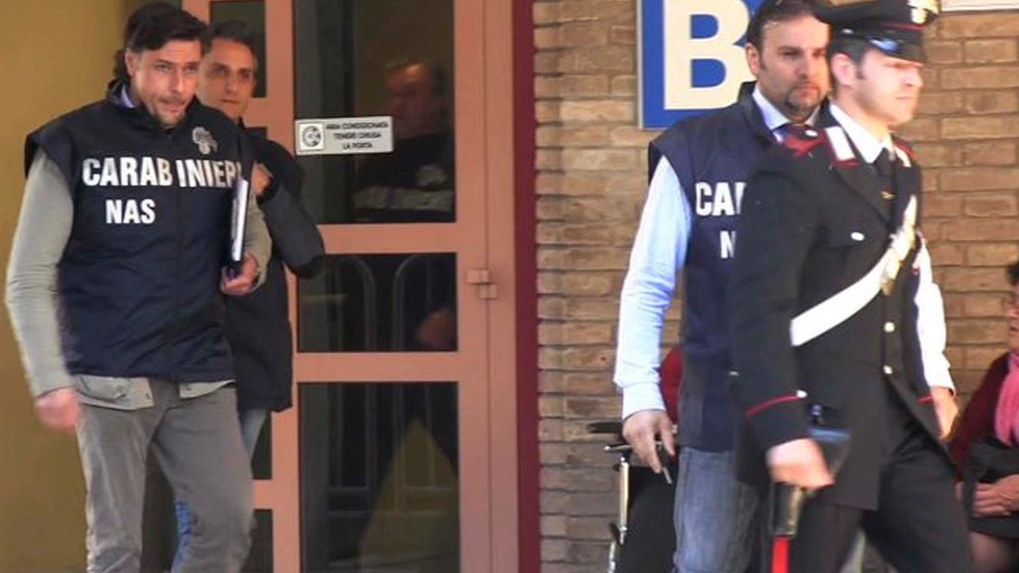 I carabinieri del Nas hanno sequestrato l'intera cartella clinica (foto archivio Corelli)