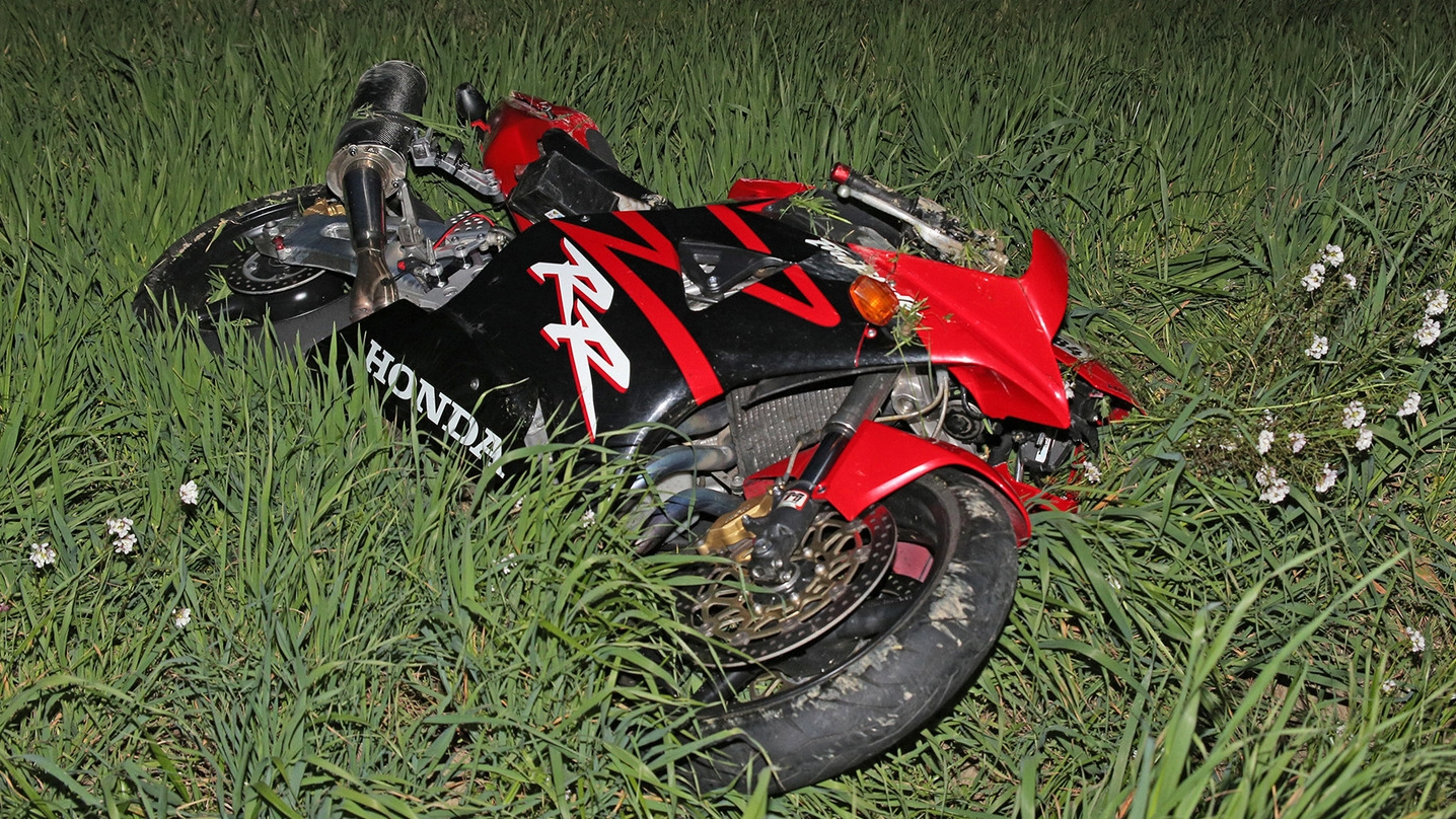 Borgo Tossignano, Riccardo Testa è morto in un incidente: la sua moto (Foto Isolapress)