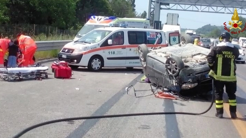 Incidente in A14 tra Ancona Nord e Ancona Sud: ferita una donna
