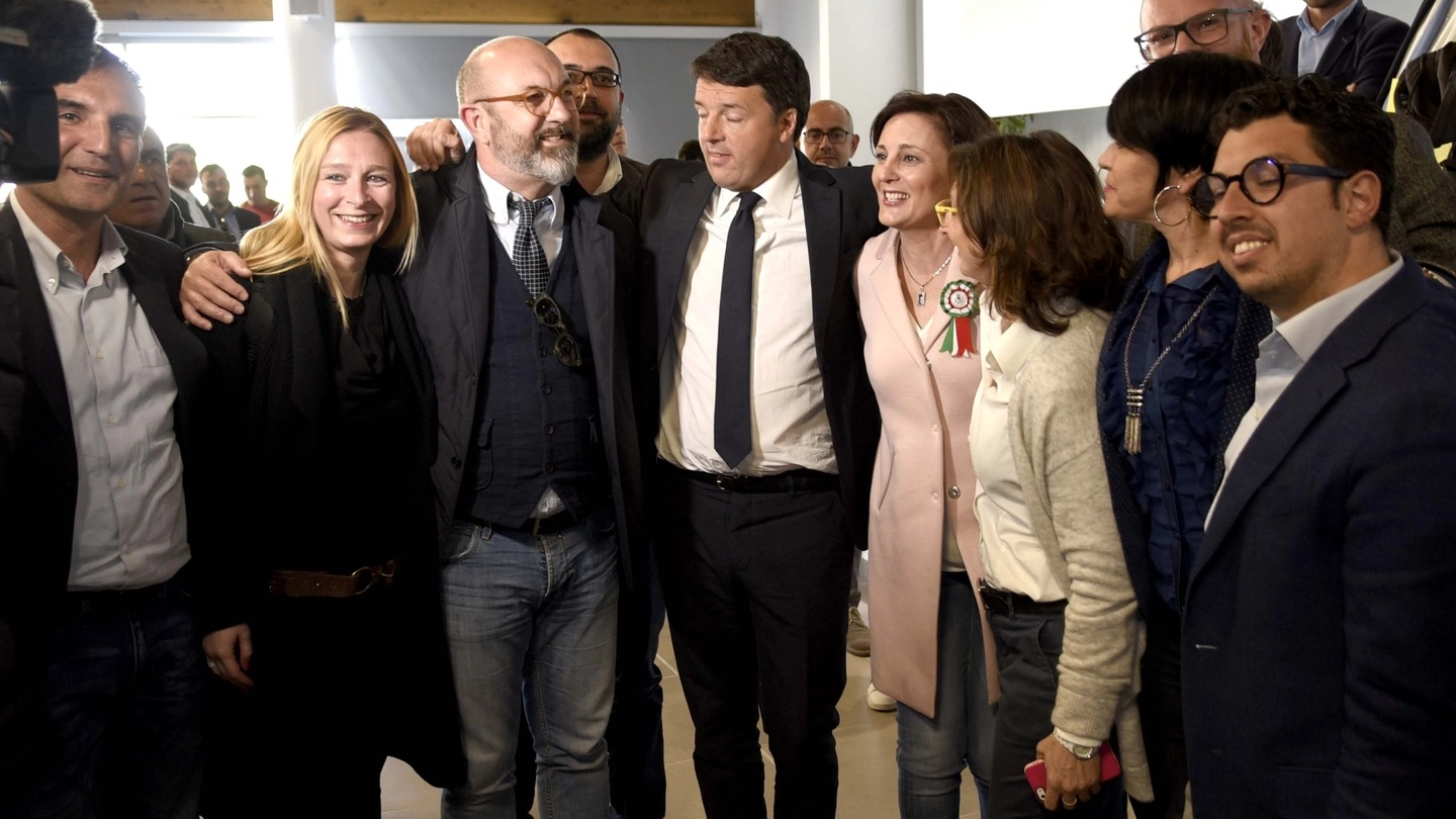 Matteo Renzi a Jolanda di Savoia assieme a una delegazione di sindaci ferraresi del Pd