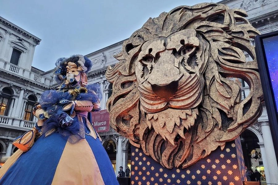 Carnevale di Venezia 'giocando col Leone'