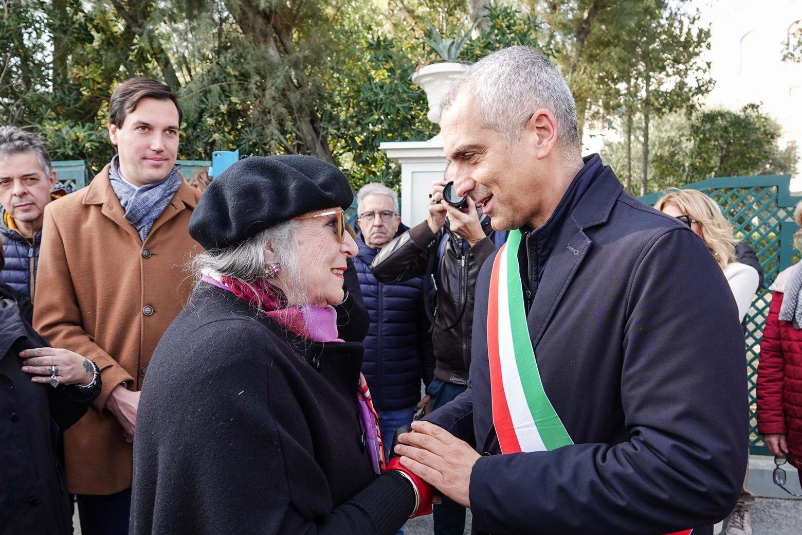 La vedova Grazia Letizia Veronese con il sindaco di Rimini Jamil Sadegolvad