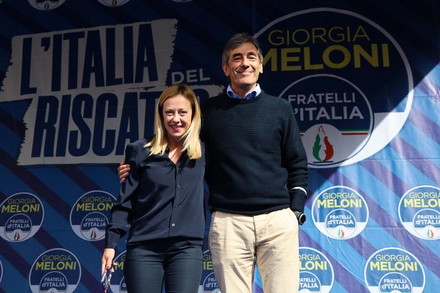 Giorgia Meloni con Fabio Battistini in piazza Galvani (foto Schicchi)